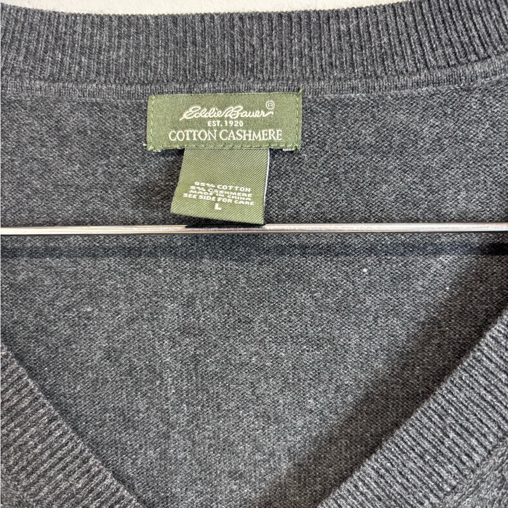 Eddie Bauer Women’s Cotton Cashmere V-neck Sweater size L - Picture 3 of 3
